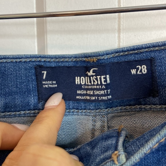 Hollister | High Rise Distressed denim blue Jean short - w28 - Picture 2 of 4